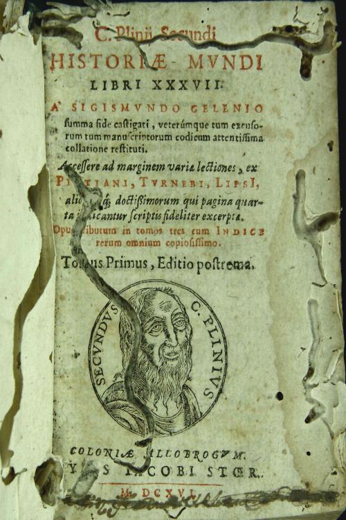 C. Plinij Secundi  Historiae mundi libri 37. A' Sigismundo Gelenio summa fide castigati, veterumque tum excusorum tum manuscriptorum codicum attentissima collatione restituti. 