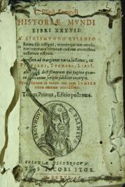 C. Plinij Secundi  Historiae mundi libri 37. A' Sigismundo Gelenio summa fide castigati, veterumque tum excusorum tum manuscriptorum codicum attentissima collatione restituti. 